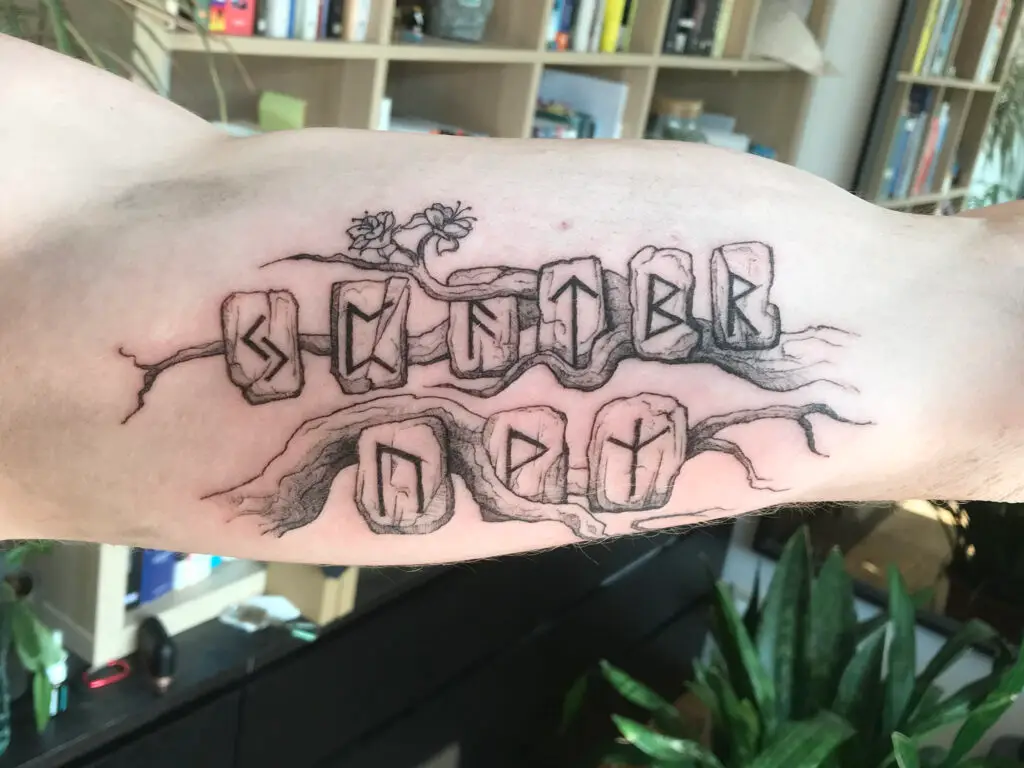 Close-up van handgetekende tattoo, detailopname – Windii Ink